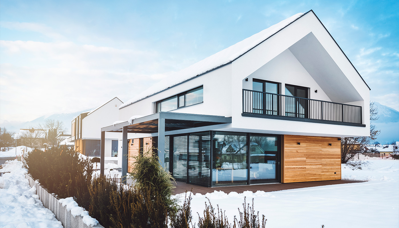 nowoczesny dom w zimowej scenerii - Allianz ubezpieczenie domu i mieszkania